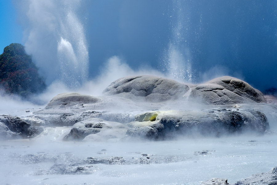 Pōhutu Geyser